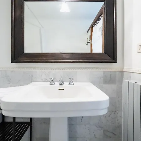 La Corte Di Emily Ap. 1 * Milano